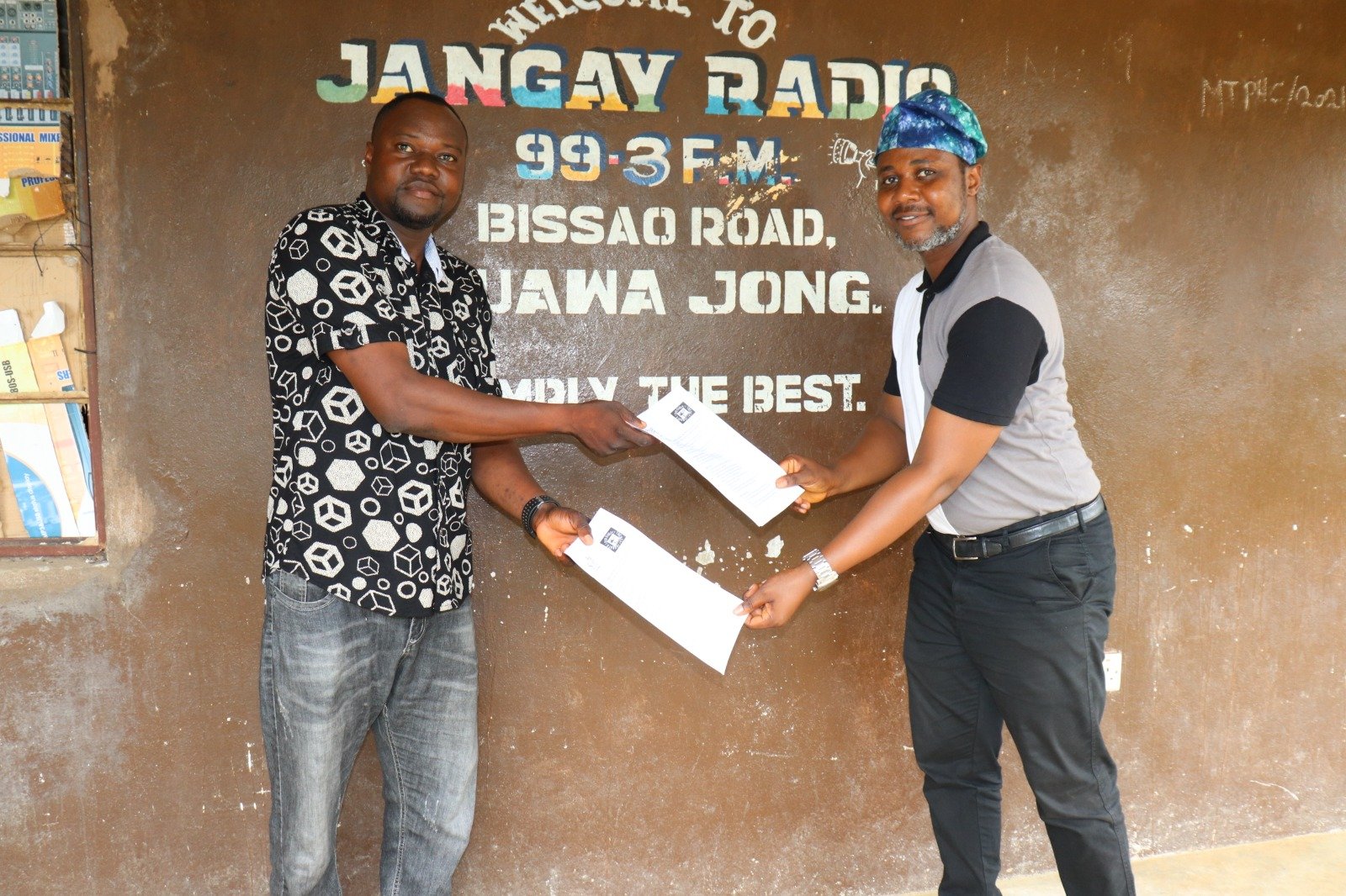 SLMet Partners with Modcar FM.94.9 in Moyamba District and Jangay Radio FM.99.3 in Bonthe District On Weather And Climate Information Dissemination